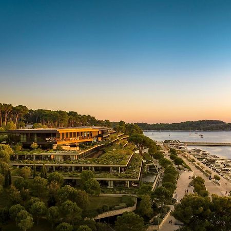 Grand Park Hotel Rovinj By Maistra Collection Esterno foto The hotel at sunset