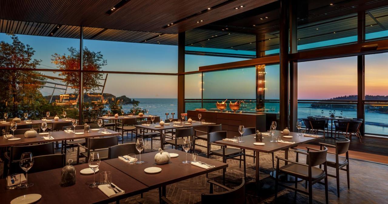 Grand Park Hotel Rovinj By Maistra Collection Esterno foto The interior of the restaurant