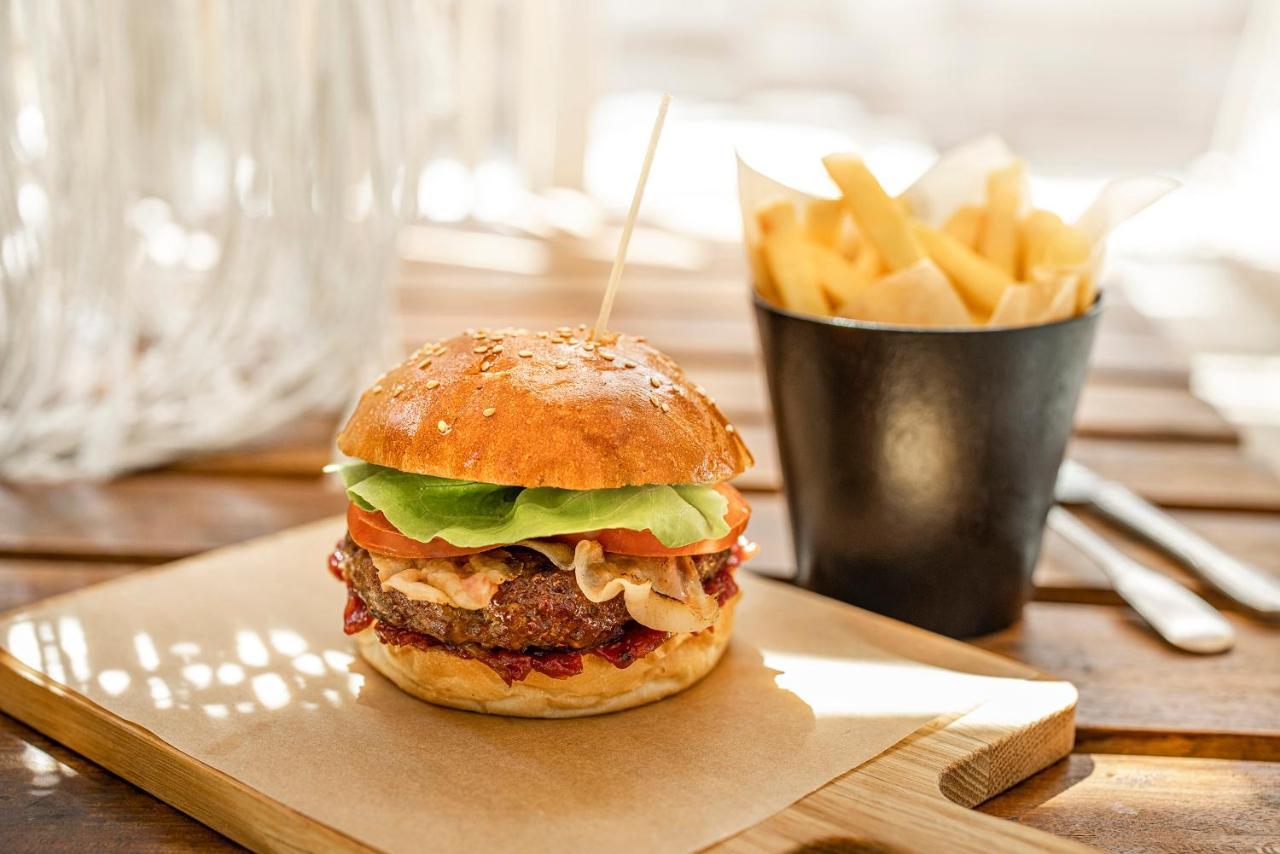 Grand Park Hotel Rovinj By Maistra Collection Esterno foto A hamburger with chips