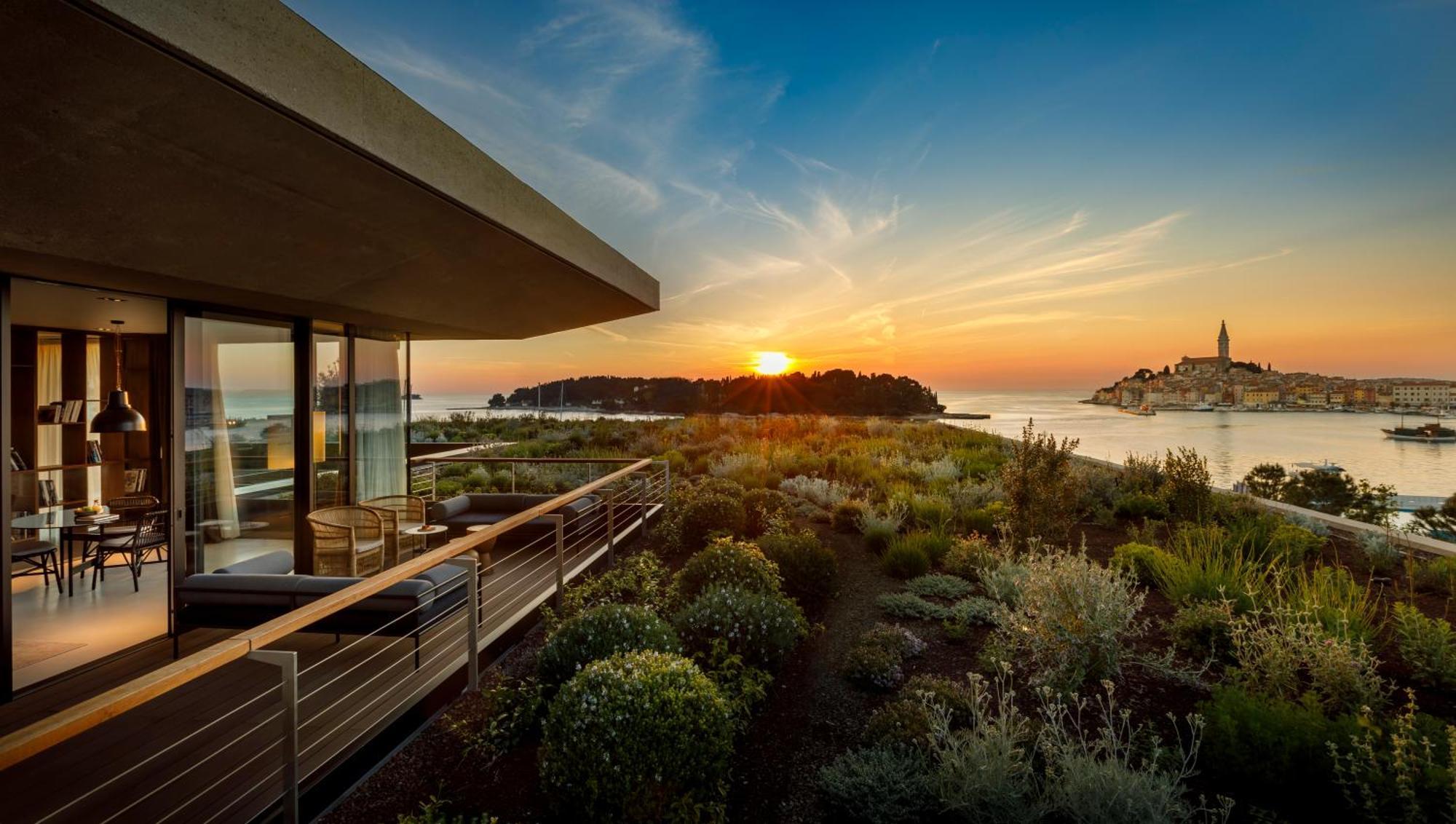 Grand Park Hotel Rovinj By Maistra Collection Esterno foto Sunset at the Hotel Lone