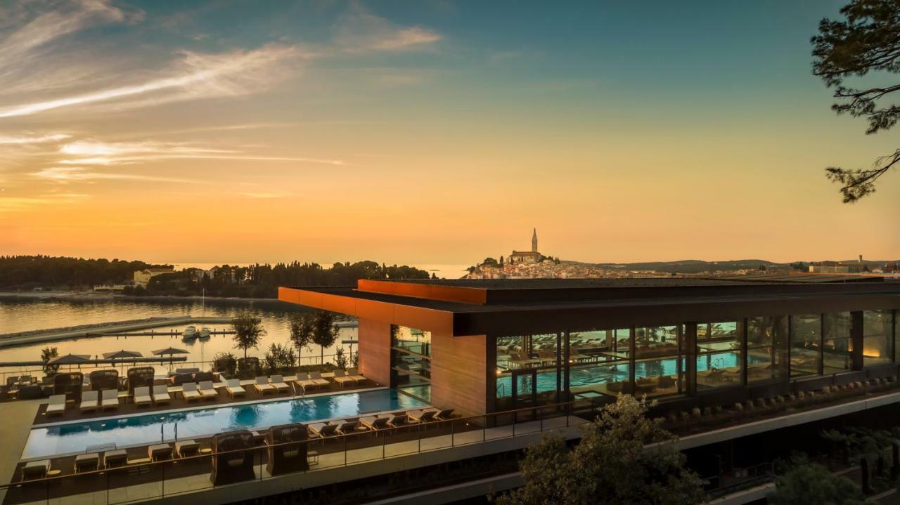 Grand Park Hotel Rovinj By Maistra Collection Esterno foto The hotel's rooftop pool