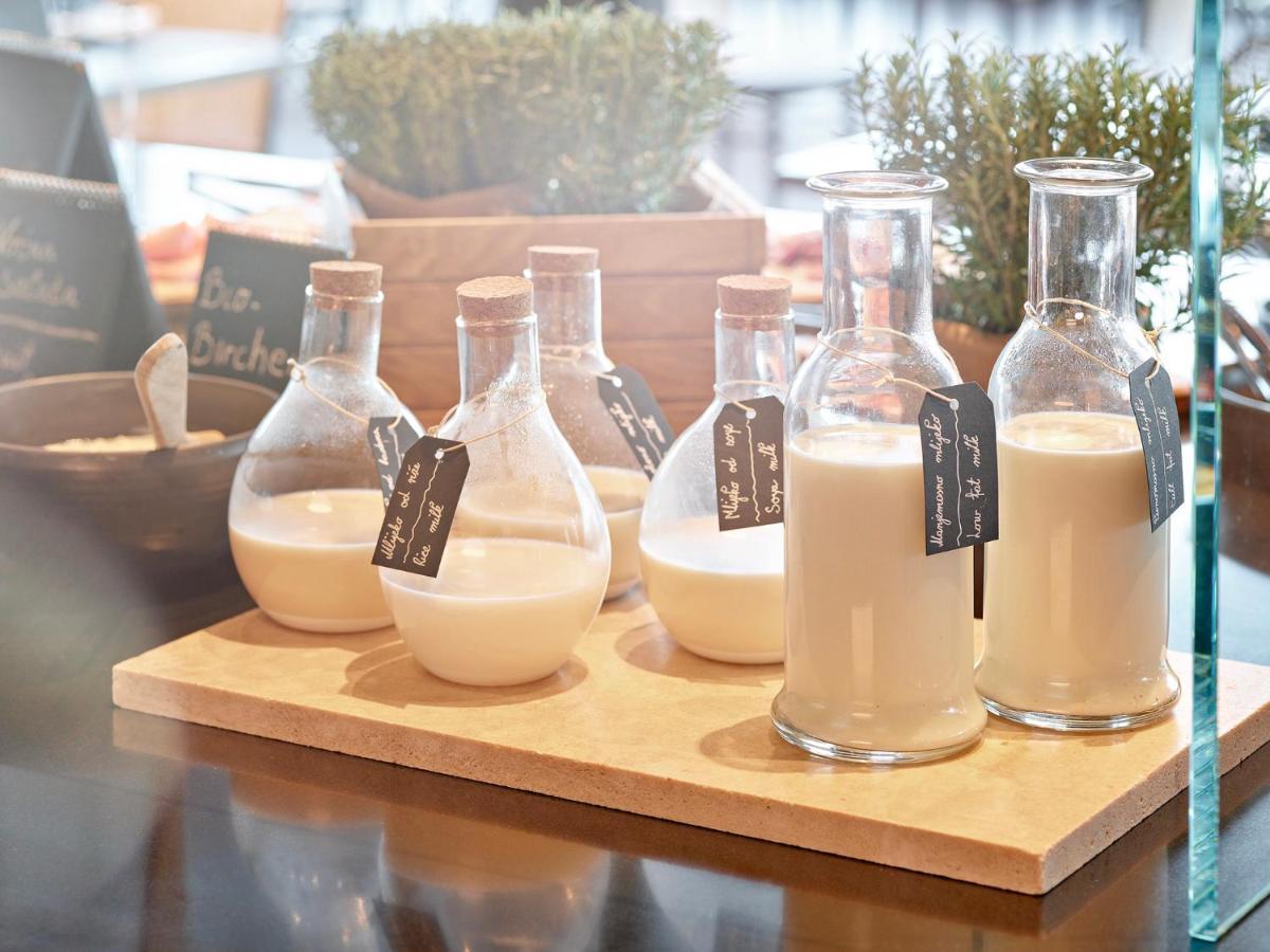 Grand Park Hotel Rovinj By Maistra Collection Esterno foto Bottles of milk